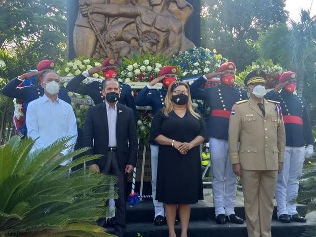 Víctor Sánchez, Juan Pablo Uribe, Ángela Pérez Díaz y Víctor A. Mercedes Cepeda.