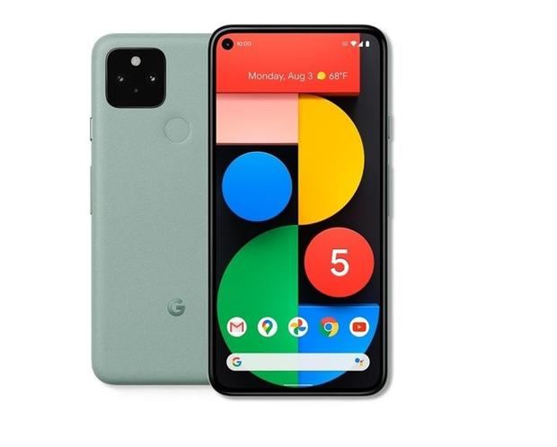 Fotografía cedida por Google donde se muestra el nuevo teléfono Pixel 5.