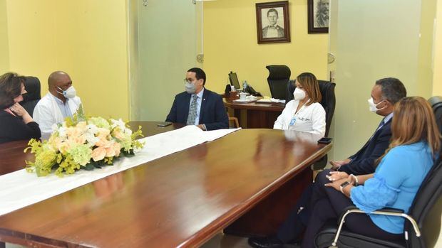 Las autoridades del hospital representadas por el director del hospital, doctor Jorge Arturo Jiménez, agradecieron el apoyo constante de la Fundación Popular y también de Sanar una Nación. 