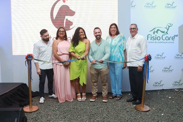 Luis Arroyo, Magnolia Landestoy, Marcelle Landestoy, Ricardo Lopes, Heyda Joaquín Tineo y Rafael Landestoy.