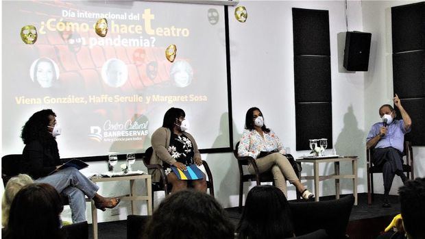 El panel de teatristas arrojo experiencias sobre el escenario en la pandemia.