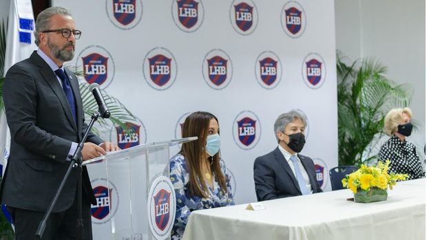 Antón Tejeda pronuncia el discurso de bienvenida.