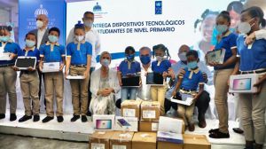 Presidente Abinader inicia la entrega de más de medio millón de tabletas para estudiantes de educación primaria