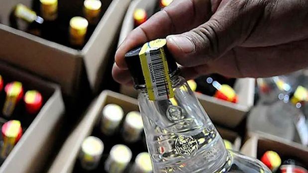 «bebida adulterada», mejor que  «alcohol adulterado»
