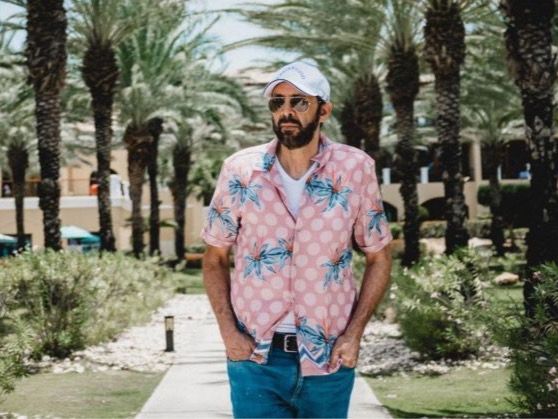 Juan Luis Guerra adapta al rock su canción 'Cantando Bachata'.