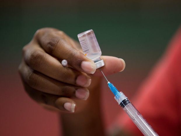 De acuerdo a cifras oficiales, República Dominicana ha aplicado las dos dosis de vacunas contra el covid-19 a poco más del 5 % de su población de 10 millones de habitantes.