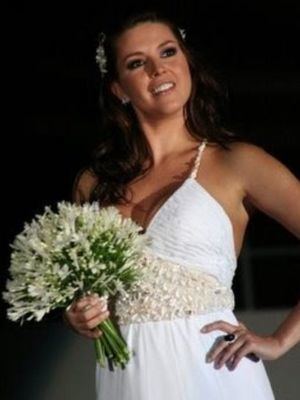 La actriz Alicia Machado vestida de Elisa Morato.