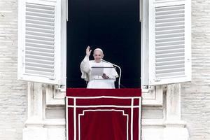 El papa recuerda a las mujeres víctimas de violencia: 