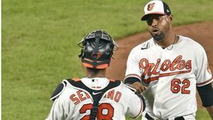 César Valdez salva octavo y Orioles evitan barrida ante Medias Rojas