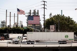 El petróleo de Texas sube un 4,7 % y cierra la semana por encima de los 90 dólares