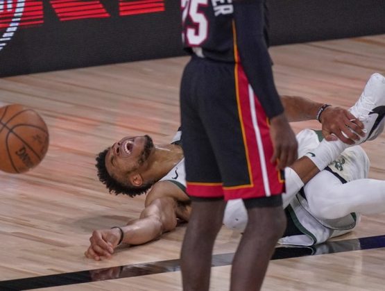 Bucks evitan barrida y vencen al Heat.