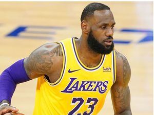 LeBron retorna y los Lakers ganan frente a Pacers