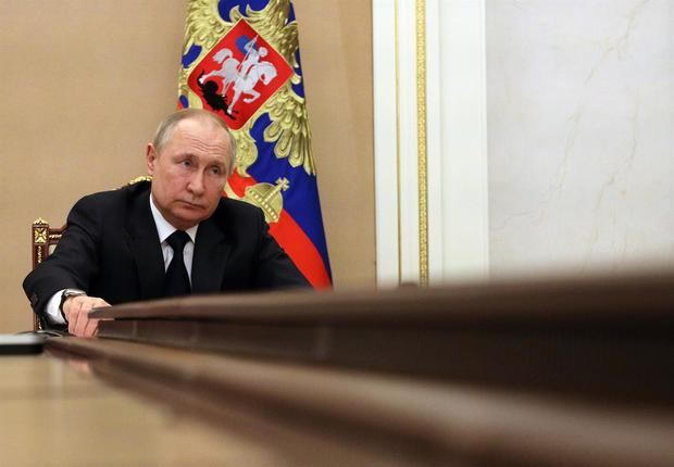 Rusia llamó este domingo a las fuerzas ucranianas a salir de la ciudad de Mariúpol, en el sureste de Ucrania, el lunes, antes del mediodía. Imagen del poresidente ruso, Vladimir Putin.