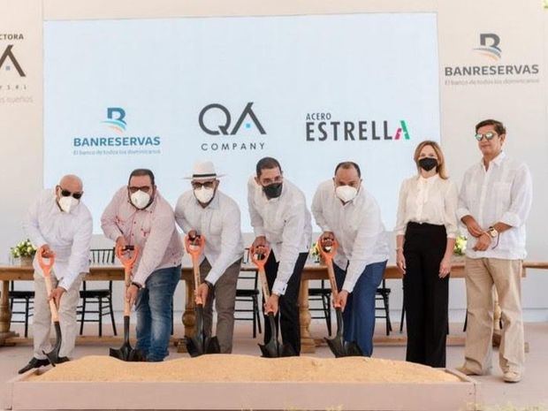 Christopher Quezada, Pedro Quezada, Ramón Rogelio Genao, Casiano Quezada, Pablo de la Rosa, Yunior Torres, Karina Souffront y Manuel Estrella. 