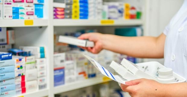 Asociación farmacias trabajará para eliminar trabas ARS.