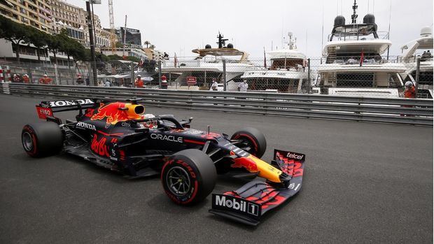 Max Verstappen por delante de Sainz en el último libre de Mónaco