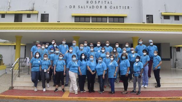 Voluntarios médicos y cirujanos.