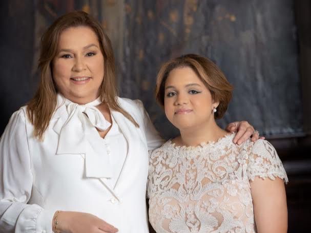 Jatnna Tavárez feliz por la vida de su hija María Manuela