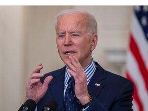 Biden llama a defender el derecho al voto ante restricciones estatales