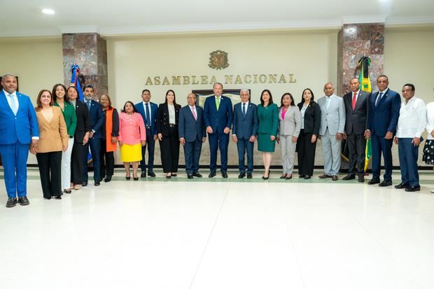 Senado dominicano y Parlamento de Jamaica firman acuerdo histórico para fortalecer relaciones interparlamentarias.