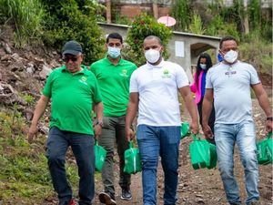 Idecoop, S. Pública, Agricultura y Vega Real, apoyan comunidades aisladas de Azua