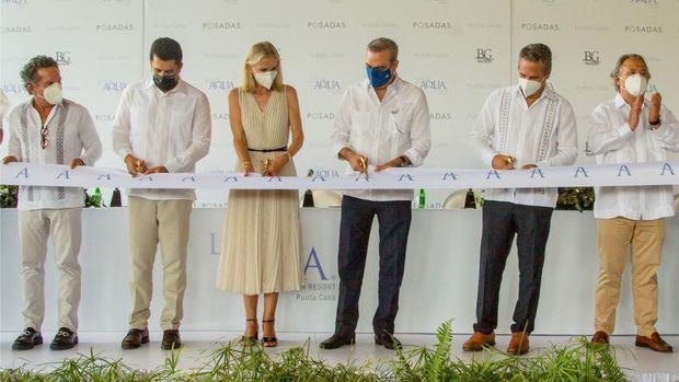 Enrique Calderón, David Collado, Tania Berger, presidente Luis Abinader, José Carlos Azcárraga y Pedro Morell.