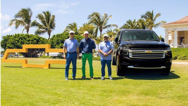 Presentan a golfistas la nueva Chevrolet Suburban 2021