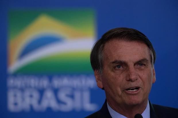 El presidente brasileño, Jair Bolsonaro, participa en una ceremonia de paso de comando de operación Acolhida este jueves, en el Palacio do Planalto, Brasilia (Brasil). Acolhida es una fuerza de Tarea de Logística Humanitaria está compuesta por unos 600 militares de las Fuerzas Armadas.