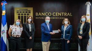 Voluntariado Bancentraliano hace donación de RD$400,000 pesos a UNICEF de República Dominicana