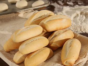 La unidad de pan continuará vendiéndose a 5 pesos