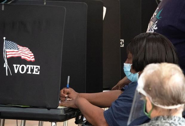 Vista de un centro de votación anticipada en Miami, Florida, EE.UU.