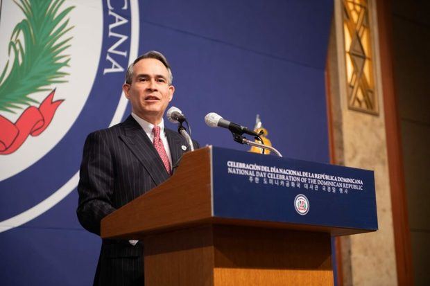  El embajador de la República Dominicana ante la República de Corea, Dr. Federico Alberto Cuello Camilo.