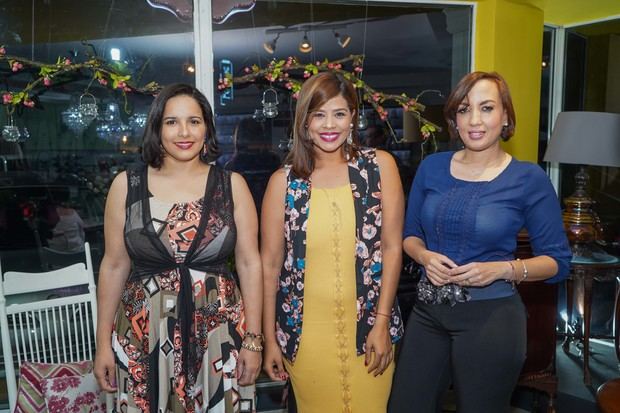 Elizabeth Gutierrez, Mariela Guerrero y Elisa Carolina.