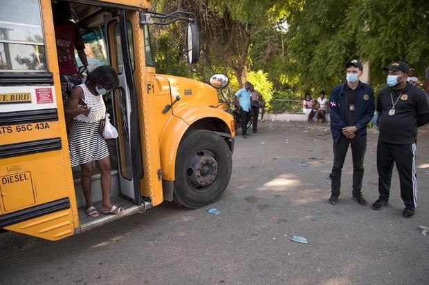 República Dominicana reanuda operativo para capturar inmigrantes haitianos.