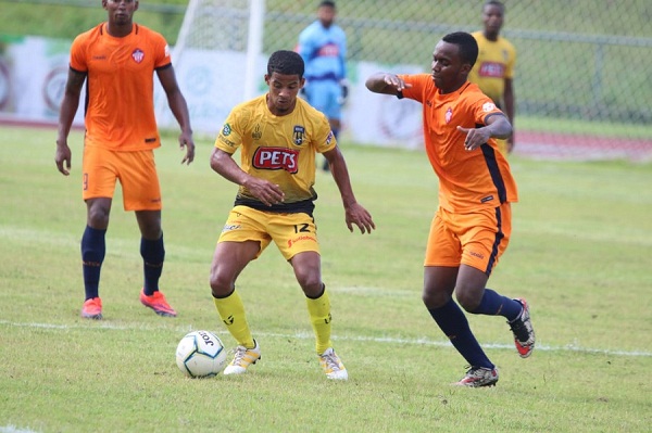 Liga Dominicana de Fútbol en acción