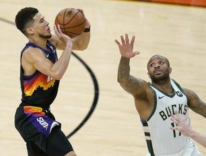 Suns toma ventaja 2-0 ante los Bucks en la final de la NBA