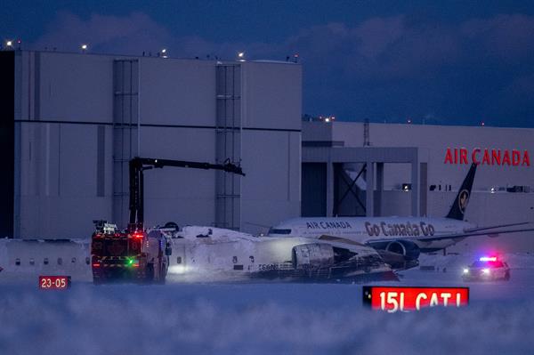 Toronto (Canadá), 18 feb (EFE).- Dos de los pasajeros del vuelo de Delta Airlines que se estrelló y volcó el lunes al aterrizar en el aeropuerto internacional Pearson de Toronto siguen hospitalizados,...