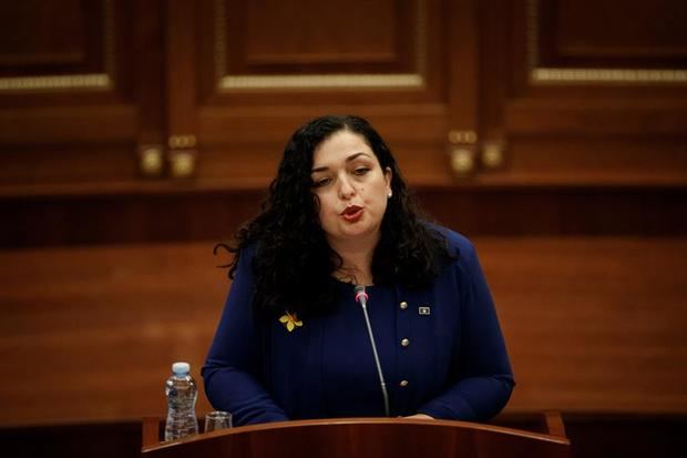 Vjosa Osmani, elegida por el Parlamento como presidenta de Kosovo.
