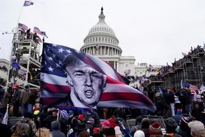 Organización de derechos civiles demanda a Trump por el asalto al Capitolio