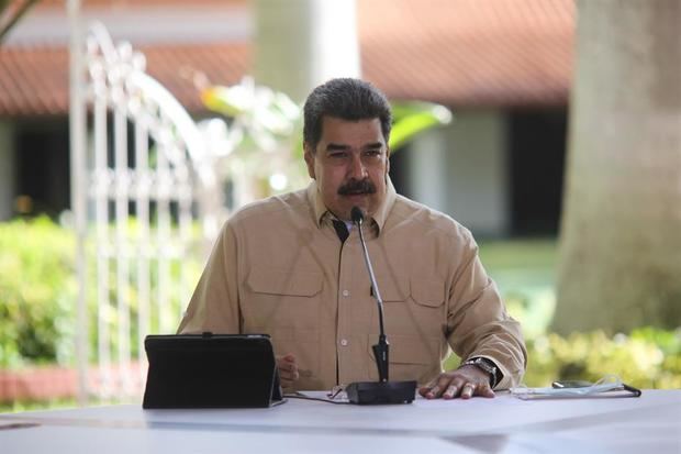 Fotografía cedida por prensa Miraflores que muestra al presidente de Venezuela, Nicolás Maduro, durante una alocución hoy en Caracas, Venezuela.