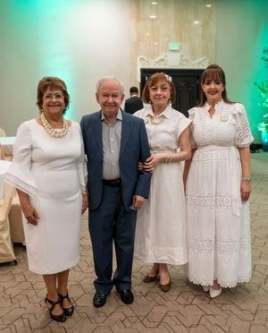 Verónica Sencion, don Ellis Pérez, Francia de Pérez y Yanira Fondeur de Hernández.