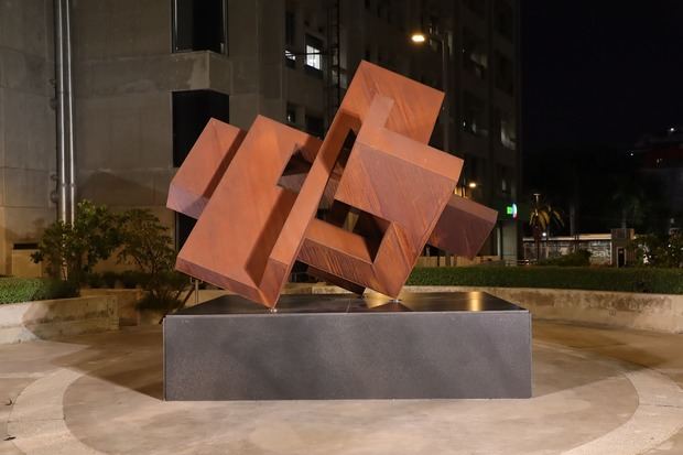 Escultura de Arturo Berned.