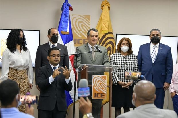  Román Andrés Jáquez Liranzo, informó que en septiembre de 2021 el Pleno acordó presentar una propuesta de reestructuración orgánica de la Dirección Nacional de Informática de la institución.