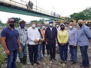 INDRHI levanta muro de gaviones en río Yuna para proteger de inundaciones a familias de Monseñor Nouel