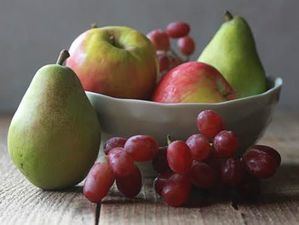 Manzanas, peras y uvas chilenas.