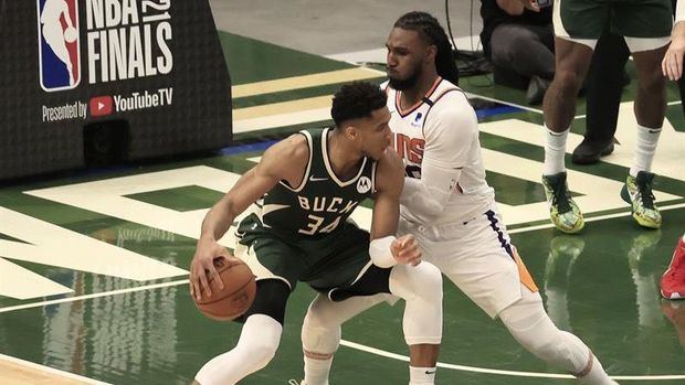 Los Bucks acortan distancia ante los Suns en Finales de NBA.