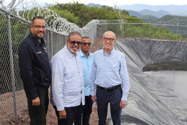 Max Puig, vicepresidente ejecutivo del Consejo Nacional para el Cambio Climático y Mecanismo de Desarrollo Limpio y Modesto Guzmán, director general de Desarrollo de la Comunidad. 