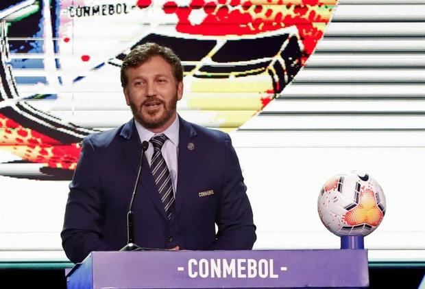 Fotografía de archivo del presidente de la Conmebol Alejandro Domínguez durante un sorteo en el Centro de Convenciones de la Conmebol el 17 de diciembre de 2019 en Luque, Paraguay.