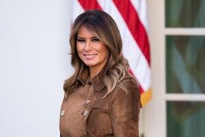 Melania Trump, tan fuerte e hierática como amable y cálida, cumple 50 años