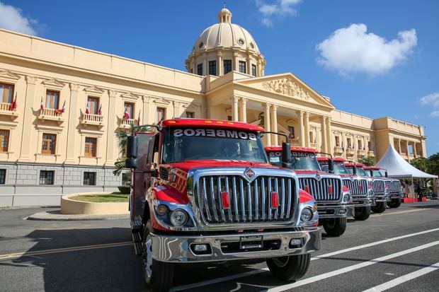 Camiones a Cuerpos de Bomberos.